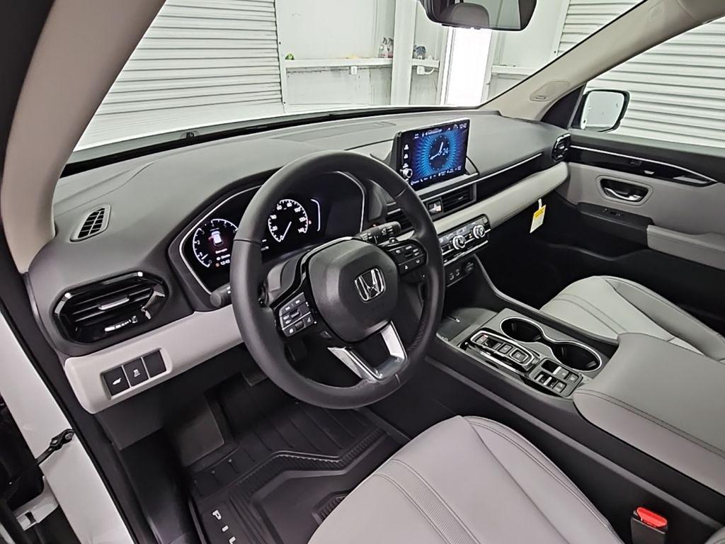 new 2025 Honda Pilot car, priced at $48,700