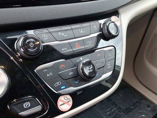 used 2024 Chrysler Pacifica car, priced at $27,241