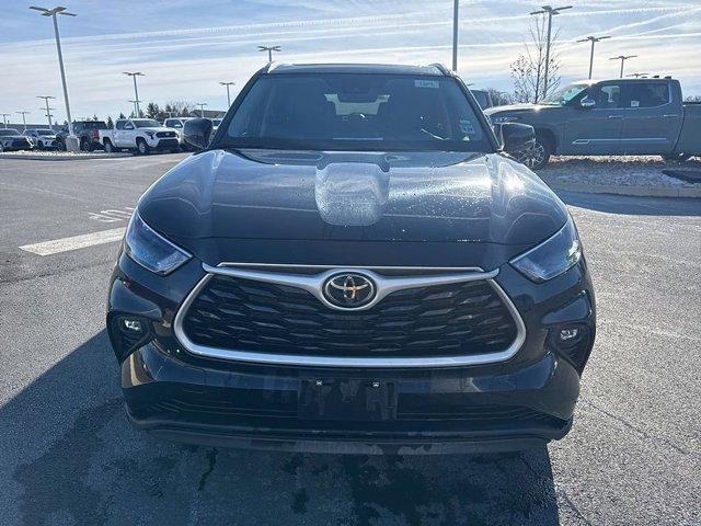 used 2024 Toyota Highlander car, priced at $35,587
