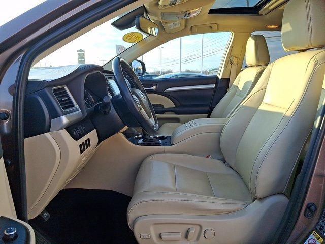 used 2019 Toyota Highlander car, priced at $25,411
