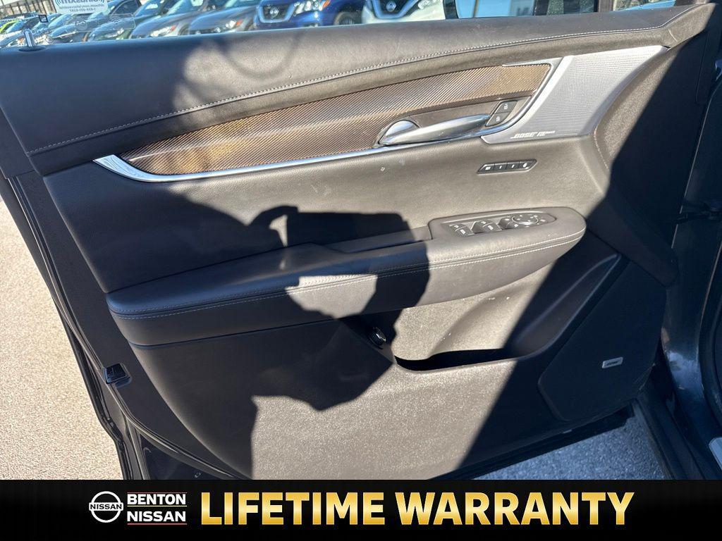 used 2023 Cadillac XT6 car, priced at $32,844