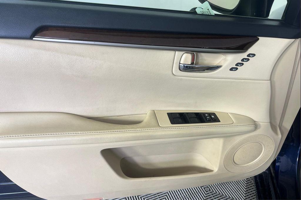 used 2013 Lexus ES 350 car, priced at $13,995