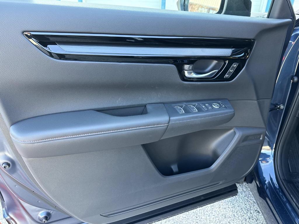 new 2026 Honda CR-V Hybrid car, priced at $43,700