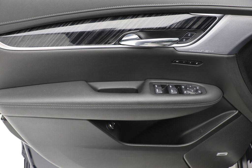 used 2025 Cadillac XT6 car, priced at $40,900