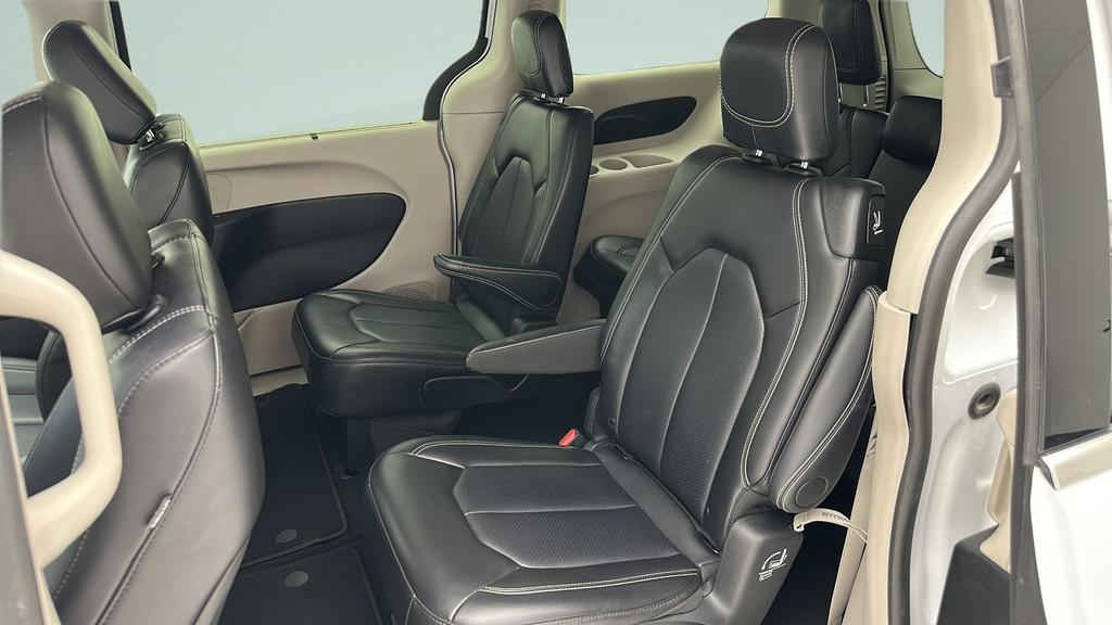 used 2024 Chrysler Pacifica car, priced at $27,400