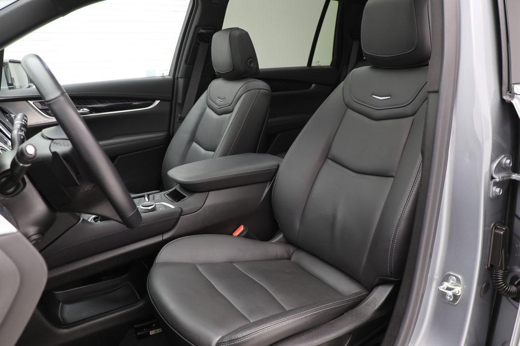 used 2025 Cadillac XT6 car, priced at $40,900