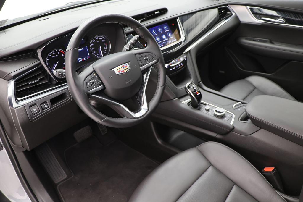 used 2025 Cadillac XT6 car, priced at $40,900