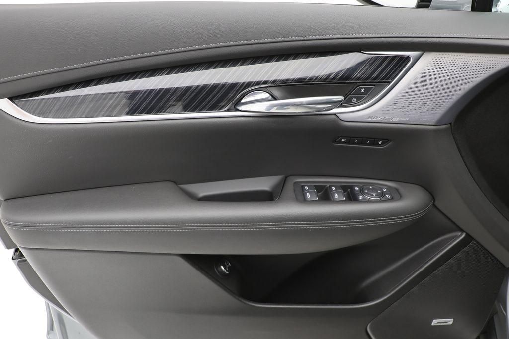 used 2025 Cadillac XT6 car, priced at $40,900