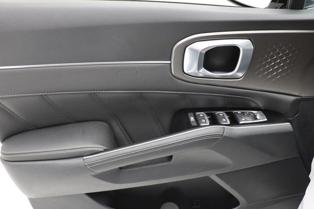 used 2023 Kia Sorento car, priced at $30,800