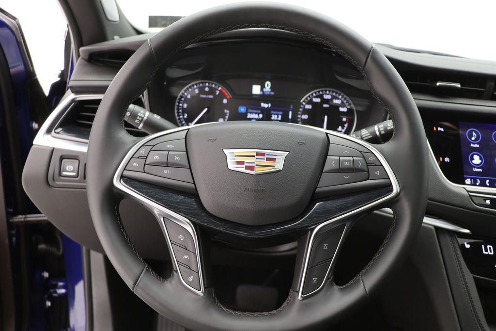 used 2025 Cadillac XT5 car, priced at $38,900
