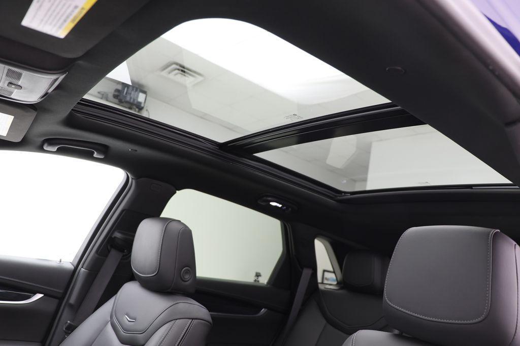 used 2025 Cadillac XT5 car, priced at $38,900