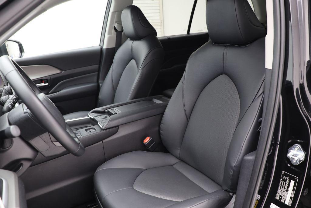 used 2025 Toyota Grand Highlander car, priced at $43,400