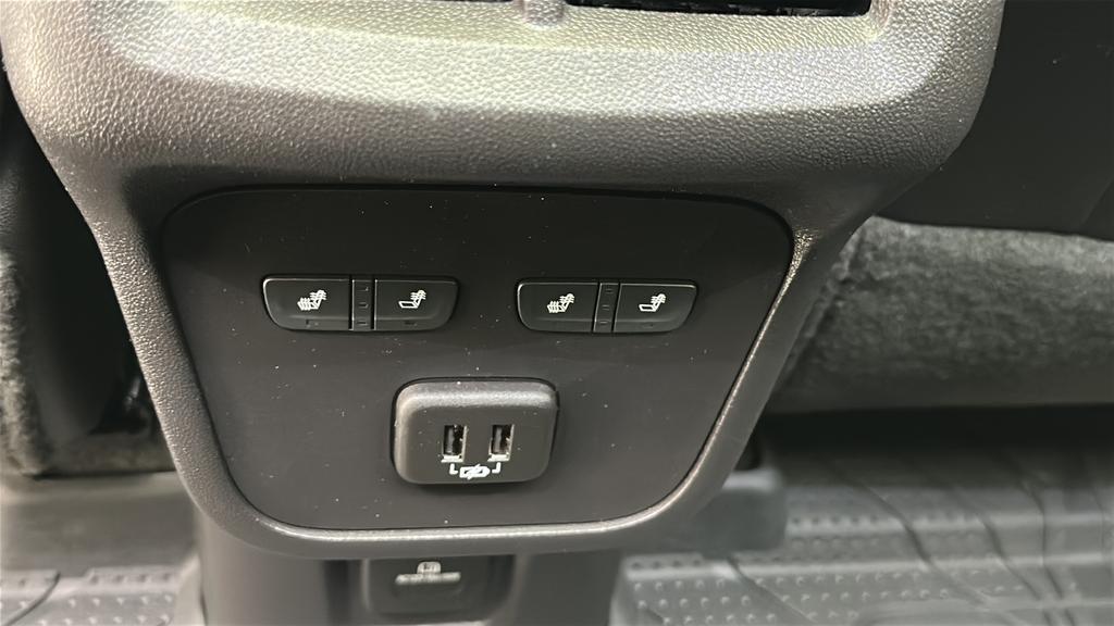used 2024 Chevrolet Equinox car, priced at $28,390