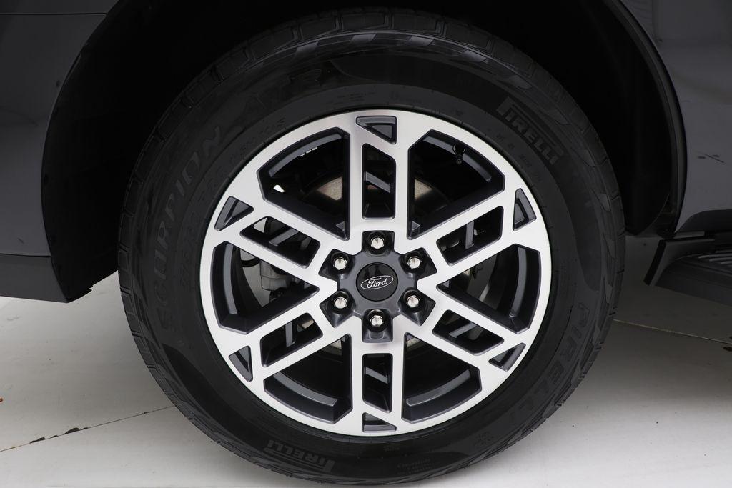 used 2025 Ford Expedition car, priced at $54,900