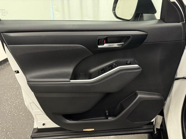 used 2023 Toyota Highlander car, priced at $40,000