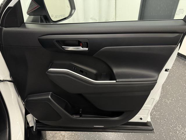 used 2023 Toyota Highlander car, priced at $40,000