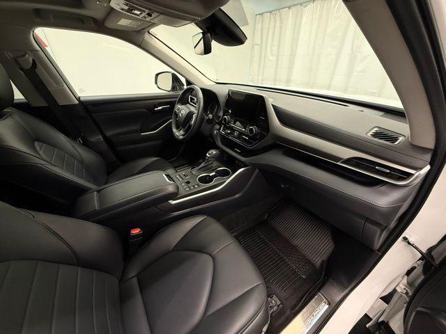 used 2023 Toyota Highlander car, priced at $39,000