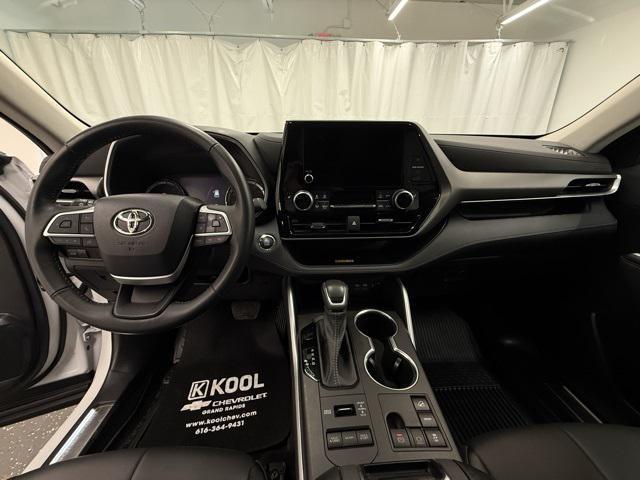 used 2023 Toyota Highlander car, priced at $40,000