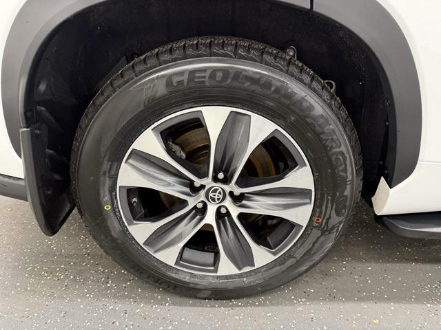 used 2023 Toyota Highlander car, priced at $40,000