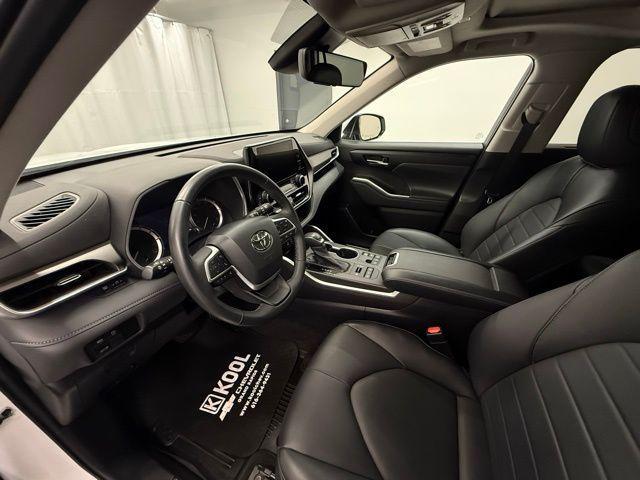 used 2023 Toyota Highlander car, priced at $39,000