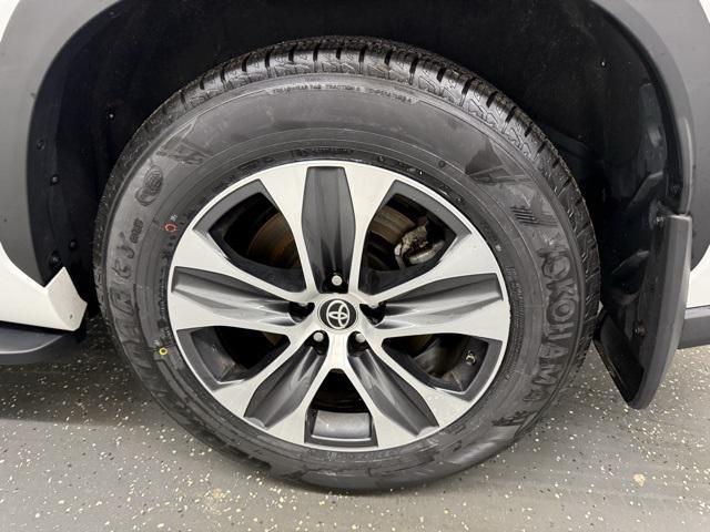 used 2023 Toyota Highlander car, priced at $40,000
