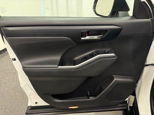 used 2023 Toyota Highlander car, priced at $39,000