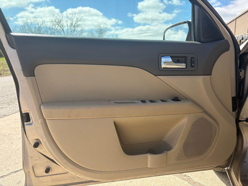 used 2006 Ford Fusion car, priced at $2,500