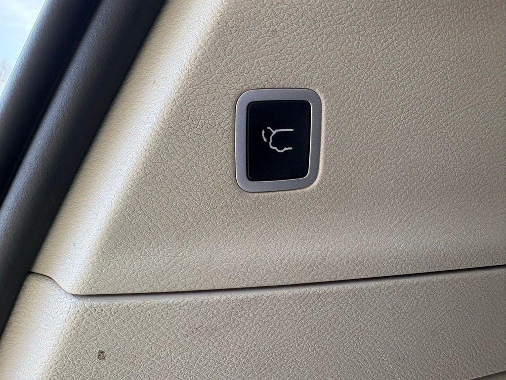 used 2023 Chrysler Pacifica car, priced at $18,000