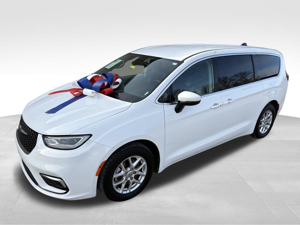 used 2023 Chrysler Pacifica car, priced at $18,000