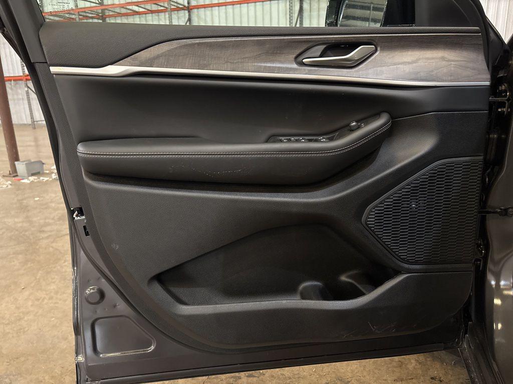 new 2026 Jeep Grand Cherokee car, priced at $37,416