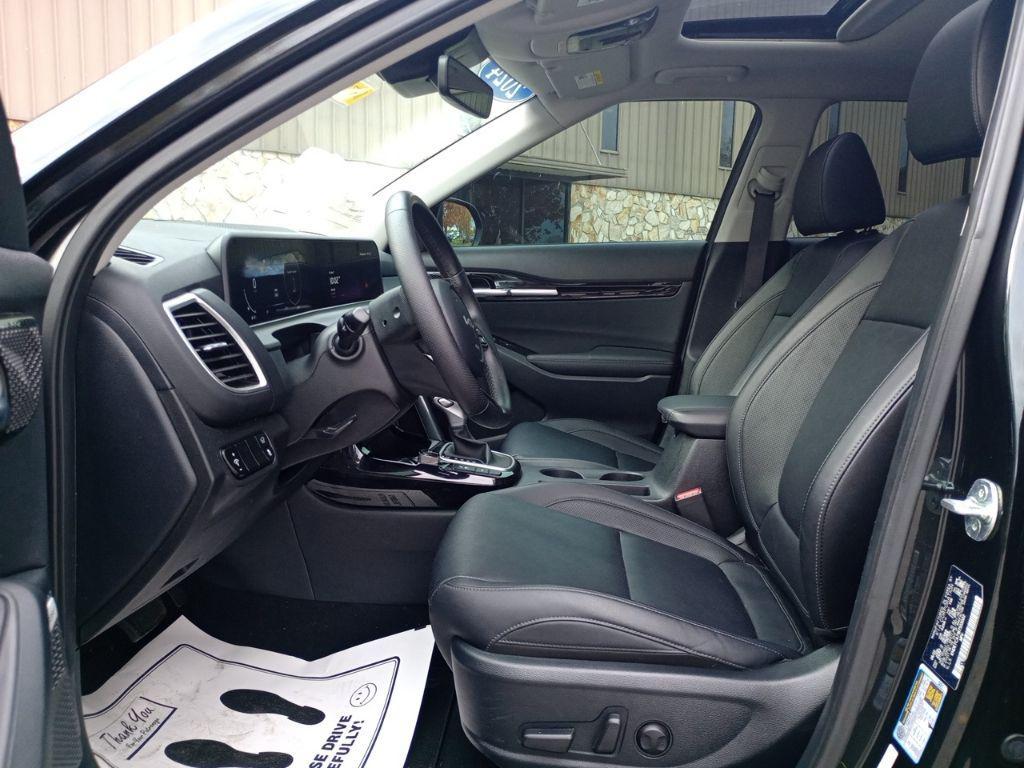 used 2024 Kia Seltos car, priced at $19,999