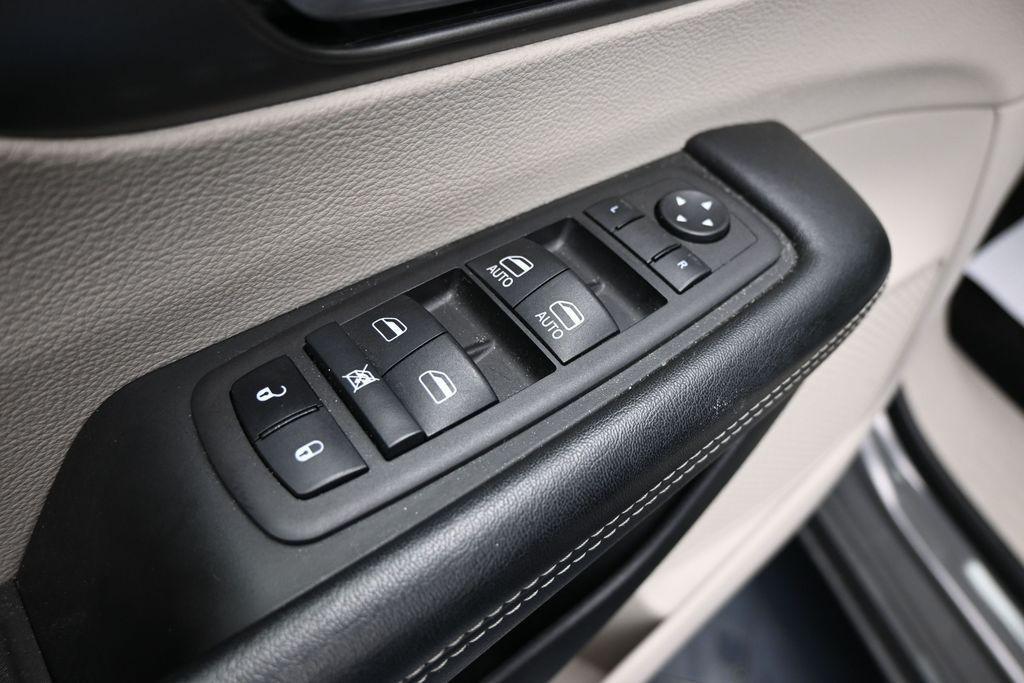 used 2023 Chrysler Pacifica car, priced at $23,999