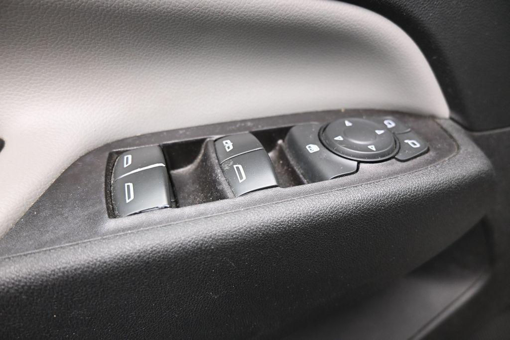 used 2021 Chevrolet Equinox car, priced at $9,856