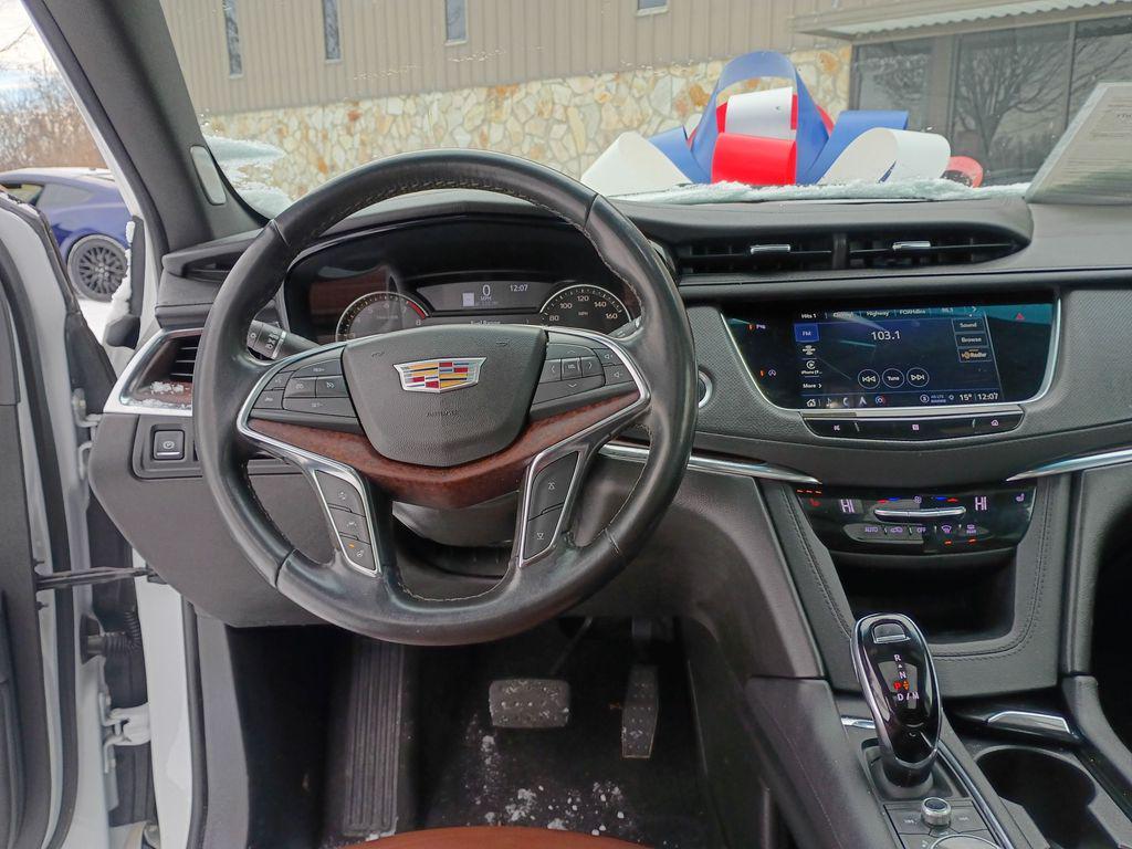 used 2021 Cadillac XT5 car, priced at $18,999