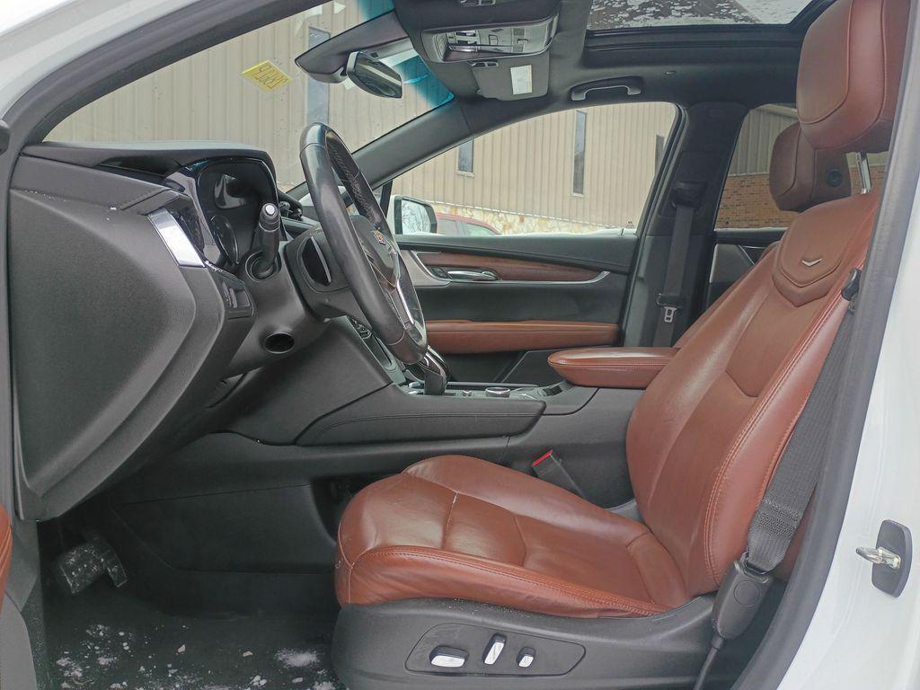 used 2021 Cadillac XT5 car, priced at $18,999