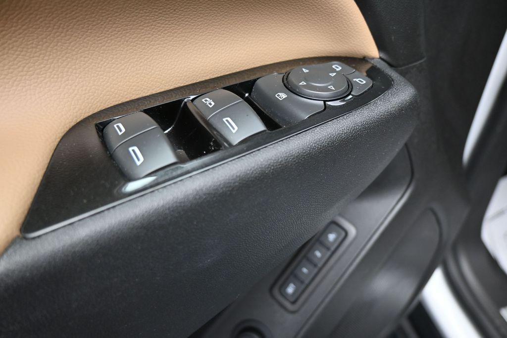 used 2022 Chevrolet Equinox car, priced at $17,899