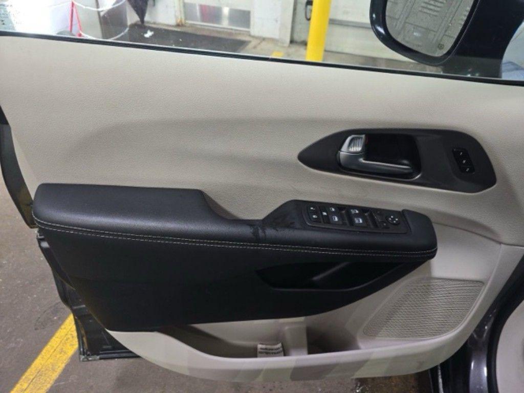 used 2023 Chrysler Pacifica car, priced at $26,143