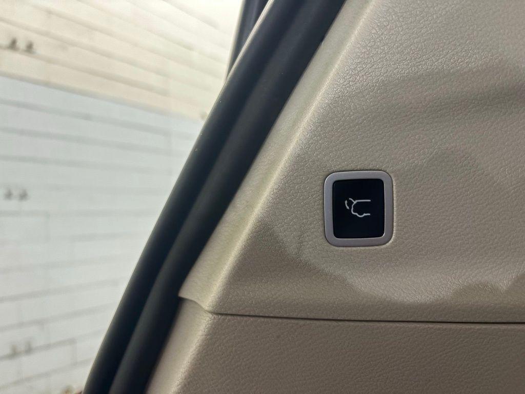 used 2023 Chrysler Pacifica car, priced at $21,999