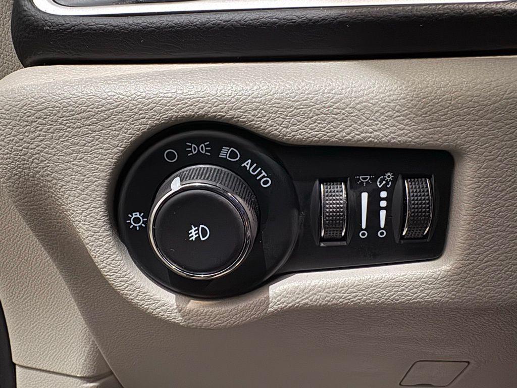 used 2023 Chrysler Pacifica car, priced at $21,999