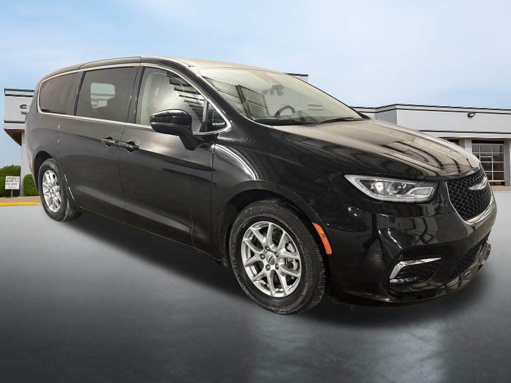 used 2023 Chrysler Pacifica car, priced at $21,999