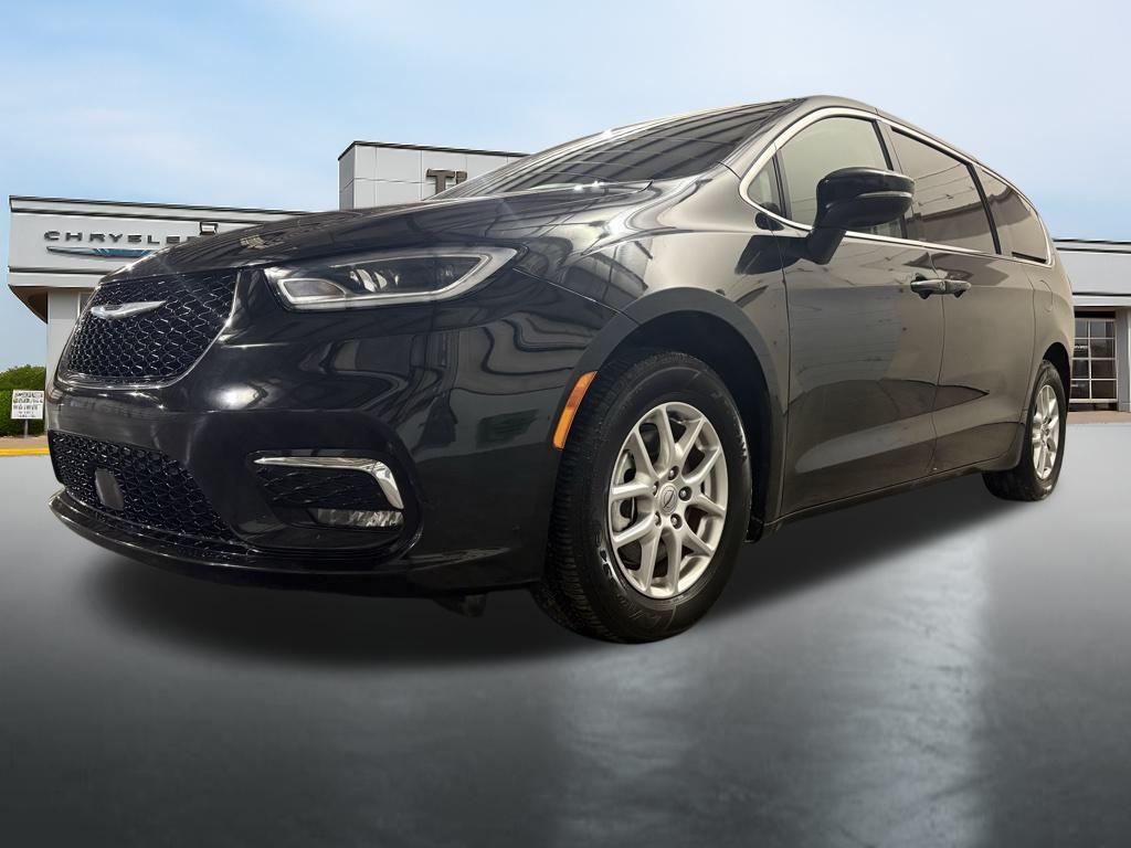 used 2023 Chrysler Pacifica car, priced at $21,999