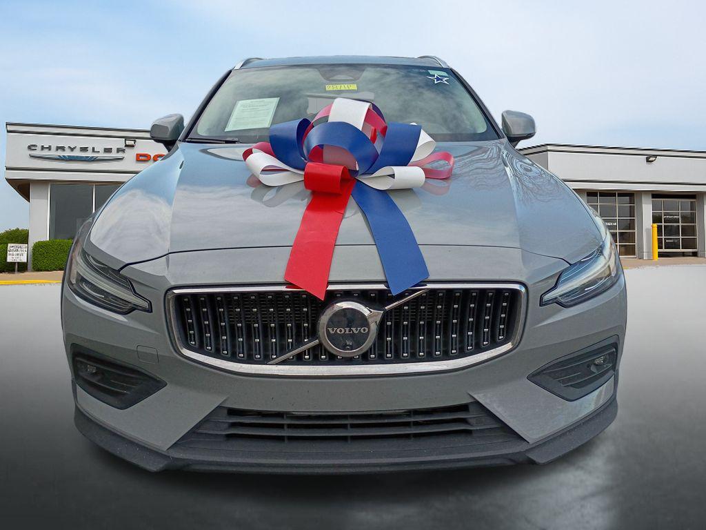 used 2025 Volvo V60 Cross Country car, priced at $31,500