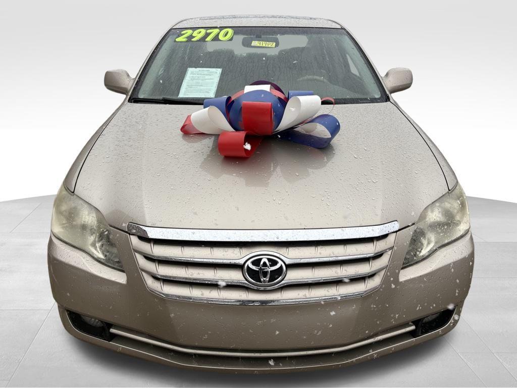 used 2005 Toyota Avalon car, priced at $2,999