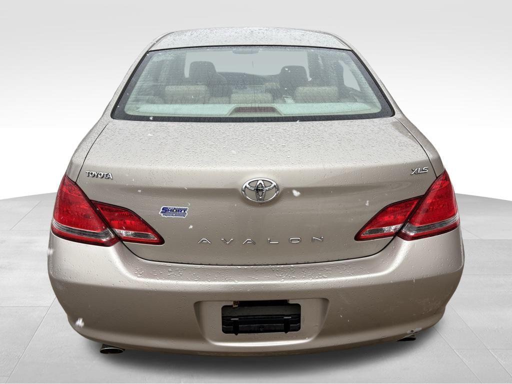 used 2005 Toyota Avalon car, priced at $2,999