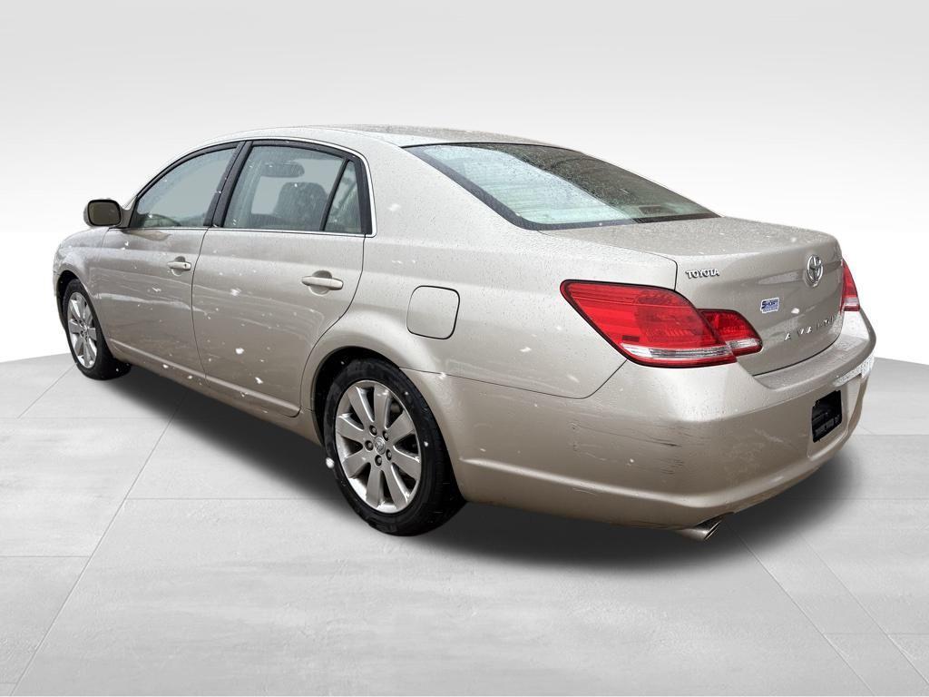 used 2005 Toyota Avalon car, priced at $2,999