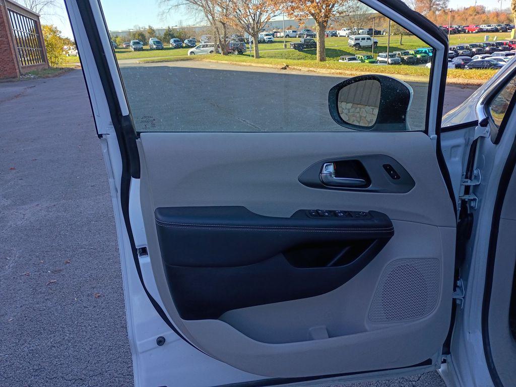 used 2023 Chrysler Pacifica car, priced at $19,000