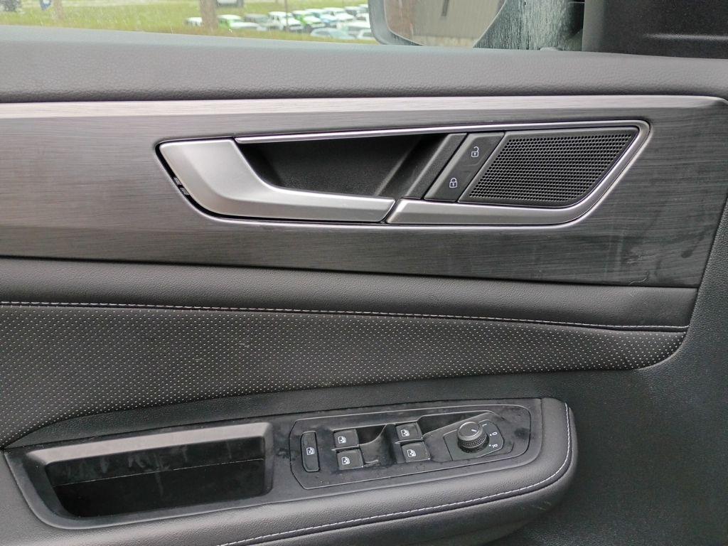 used 2025 Volkswagen Atlas Cross Sport car, priced at $27,999