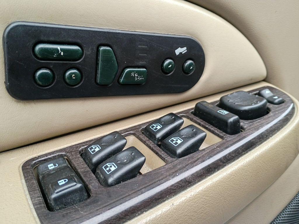 used 2003 GMC Yukon car, priced at $3,000