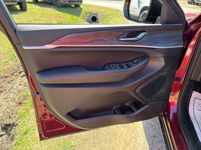 new 2026 Jeep Grand Cherokee car, priced at $36,875