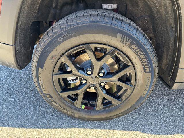 new 2026 Jeep Grand Cherokee car, priced at $36,875